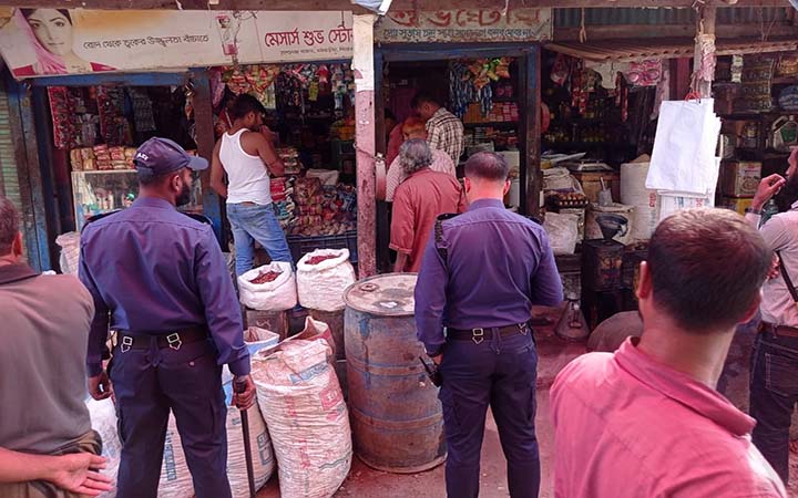 পটুয়াখালীতে অনুমোদন বিহীন অবৈধ ফাইটার বিড়ি জব্দ